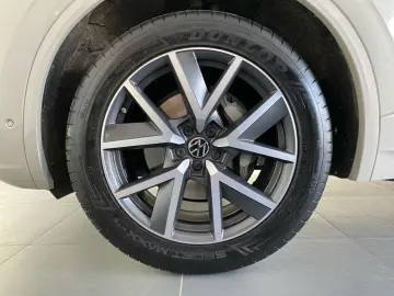 VW Touareg 3.0 TDI 4M R-Line AHK PANO HUD AHK PANO