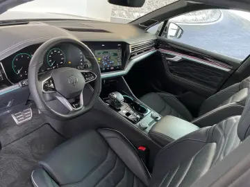 VW Touareg 3.0 TDI 4M R-Line AHK PANO HUD AHK PANO