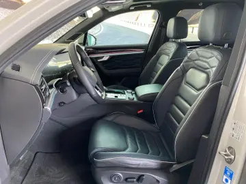 VW Touareg 3.0 TDI 4M R-Line AHK PANO HUD AHK PANO