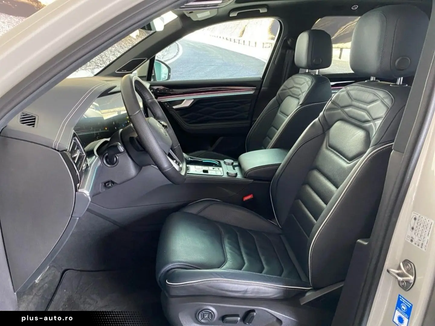 VW Touareg 3.0 TDI 4M R-Line AHK PANO HUD AHK PANO