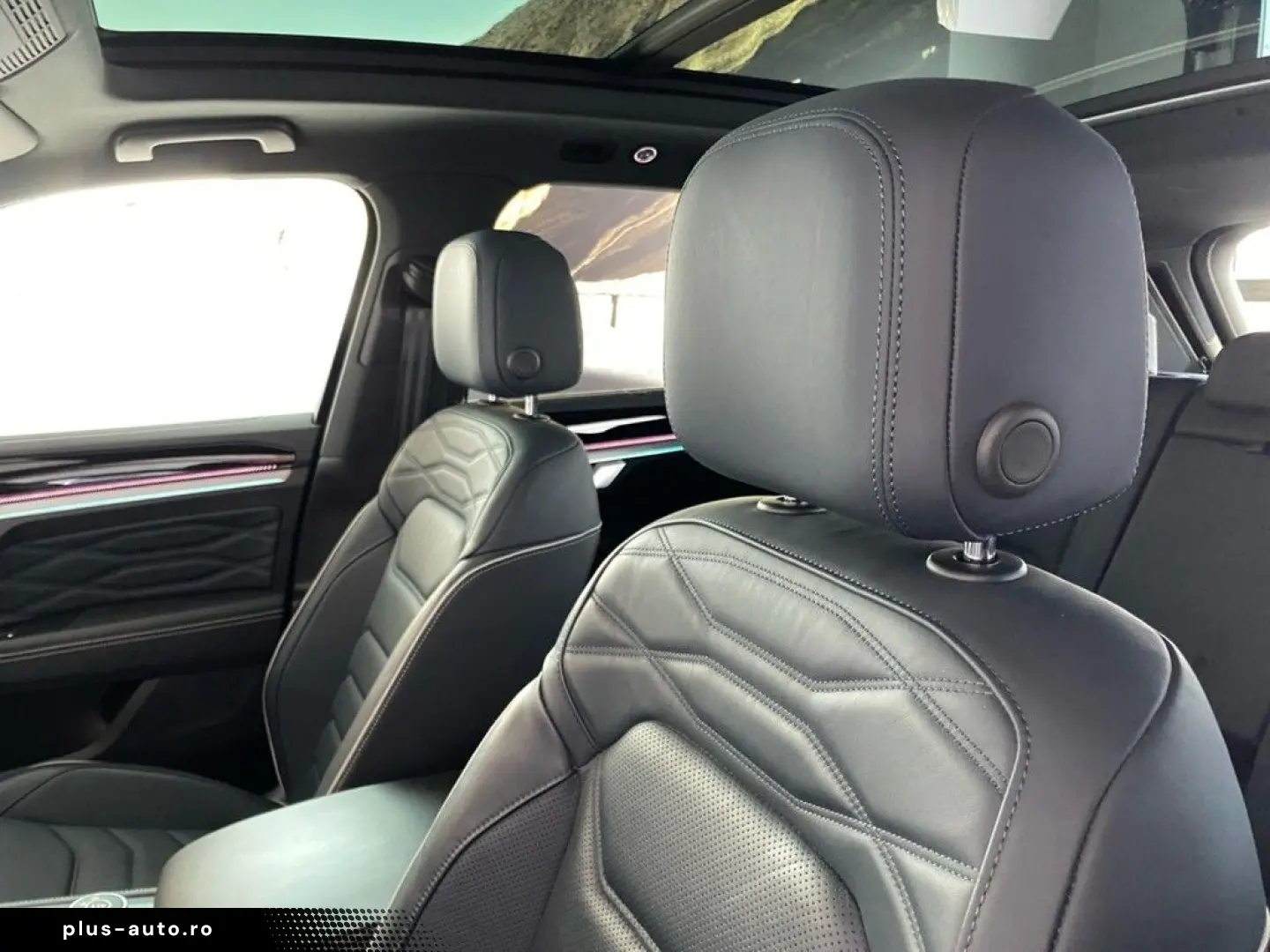 VW Touareg 3.0 TDI 4M R-Line AHK PANO HUD AHK PANO