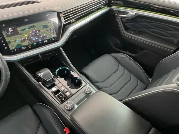 VW Touareg 3.0 TDI 4M R-Line AHK PANO HUD AHK PANO