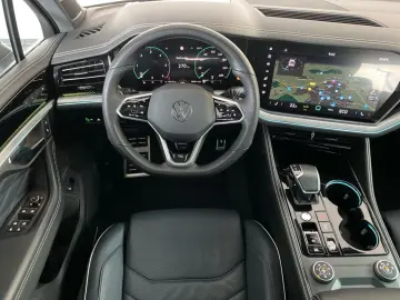VW Touareg 3.0 TDI 4M R-Line AHK PANO HUD AHK PANO