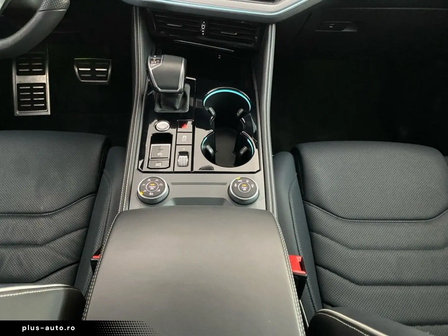 VW Touareg 3.0 TDI 4M R-Line AHK PANO HUD AHK PANO