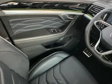 VW Touareg 3.0 TDI 4M R-Line AHK PANO HUD AHK PANO