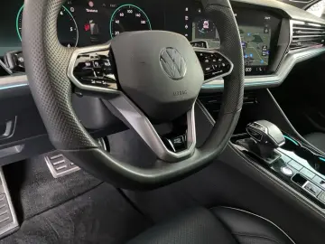 VW Touareg 3.0 TDI 4M R-Line AHK PANO HUD AHK PANO