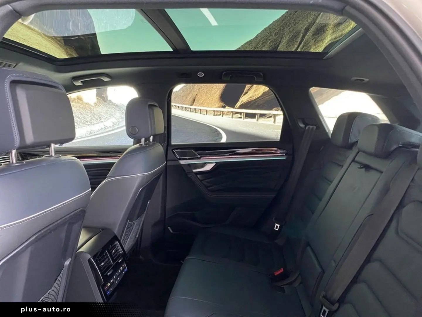 VW Touareg 3.0 TDI 4M R-Line AHK PANO HUD AHK PANO