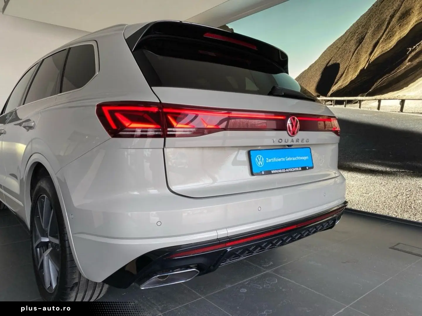 VW Touareg 3.0 TDI 4M R-Line AHK PANO HUD AHK PANO