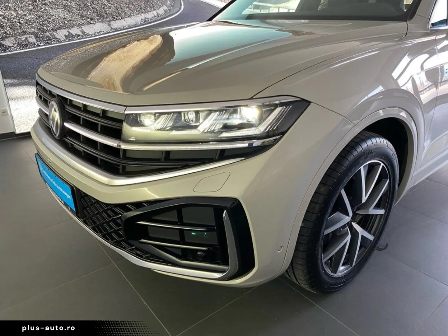 VW Touareg 3.0 TDI 4M R-Line AHK PANO HUD AHK PANO