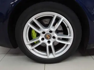 PORSCHE Panamera 4 E-Hybrid Platinum Edition
