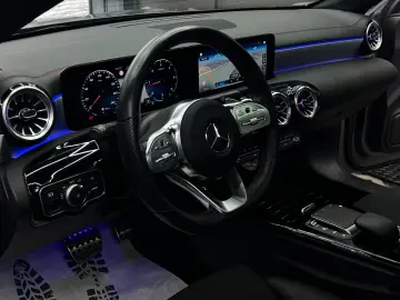 MERCEDES-BENZ CLA 180d Coupé AMG NIGHT DISTR KAM PANO