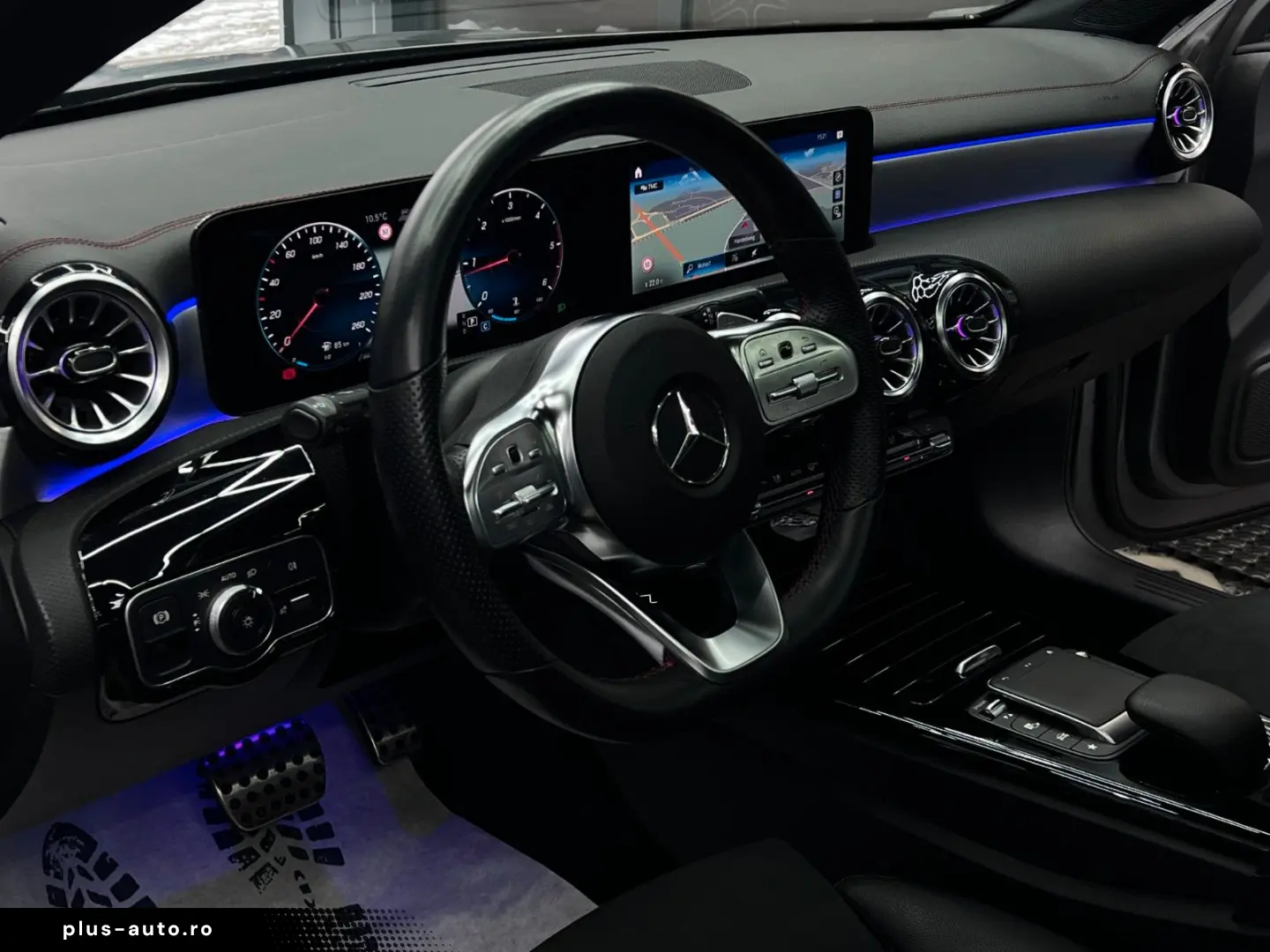 MERCEDES-BENZ CLA 180d Coupé AMG NIGHT DISTR KAM PANO