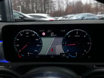 MERCEDES-BENZ CLA 180d Coupé AMG NIGHT DISTR KAM PANO