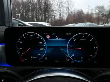 MERCEDES-BENZ CLA 180d Coupé AMG NIGHT DISTR KAM PANO