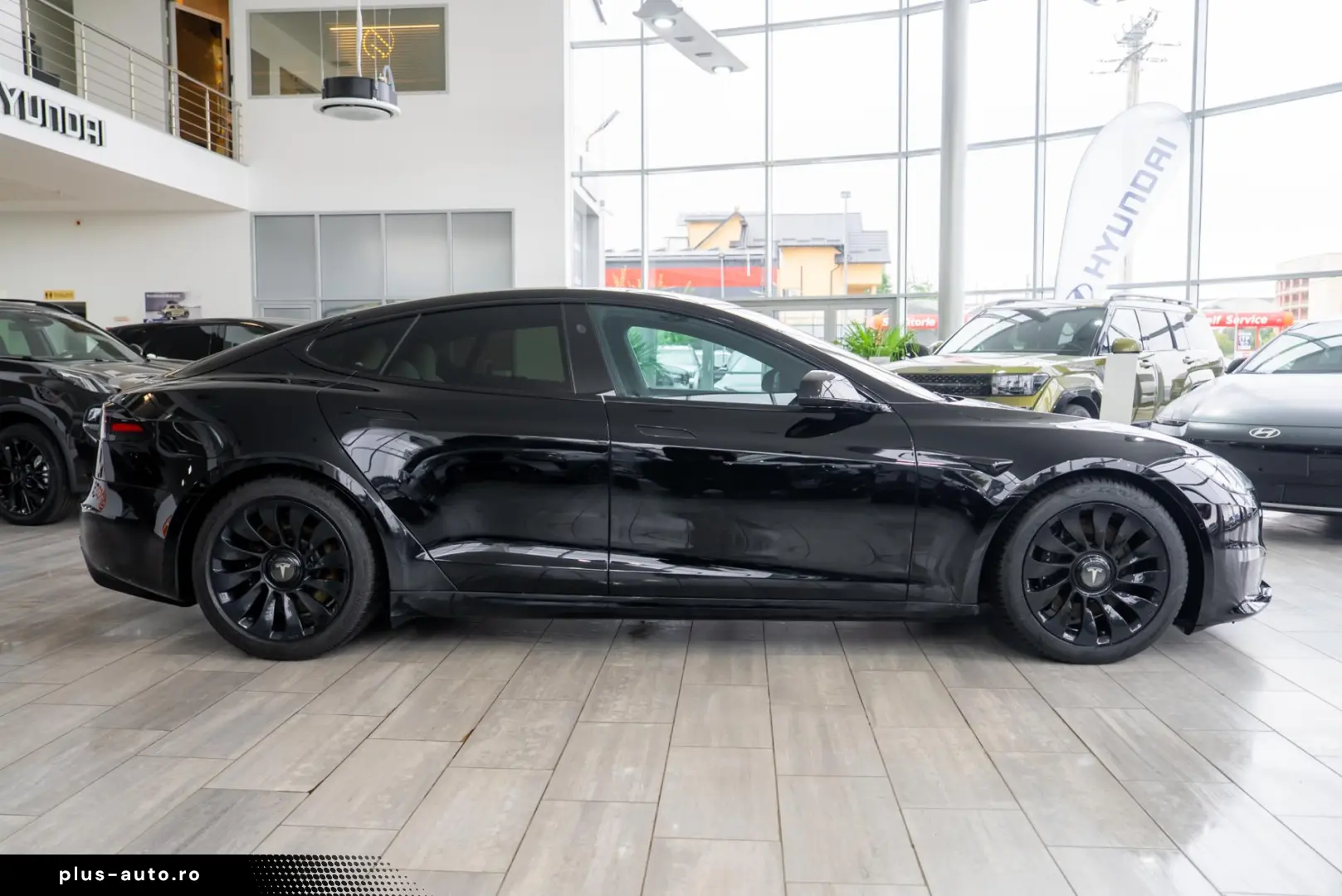Tesla Model S PLAID