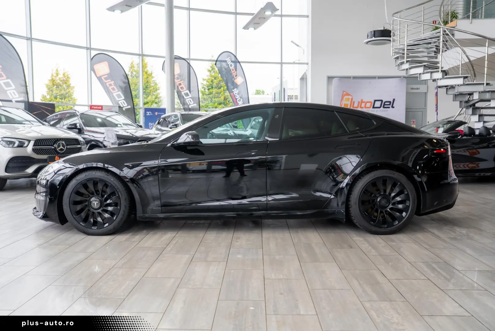 Tesla Model S PLAID