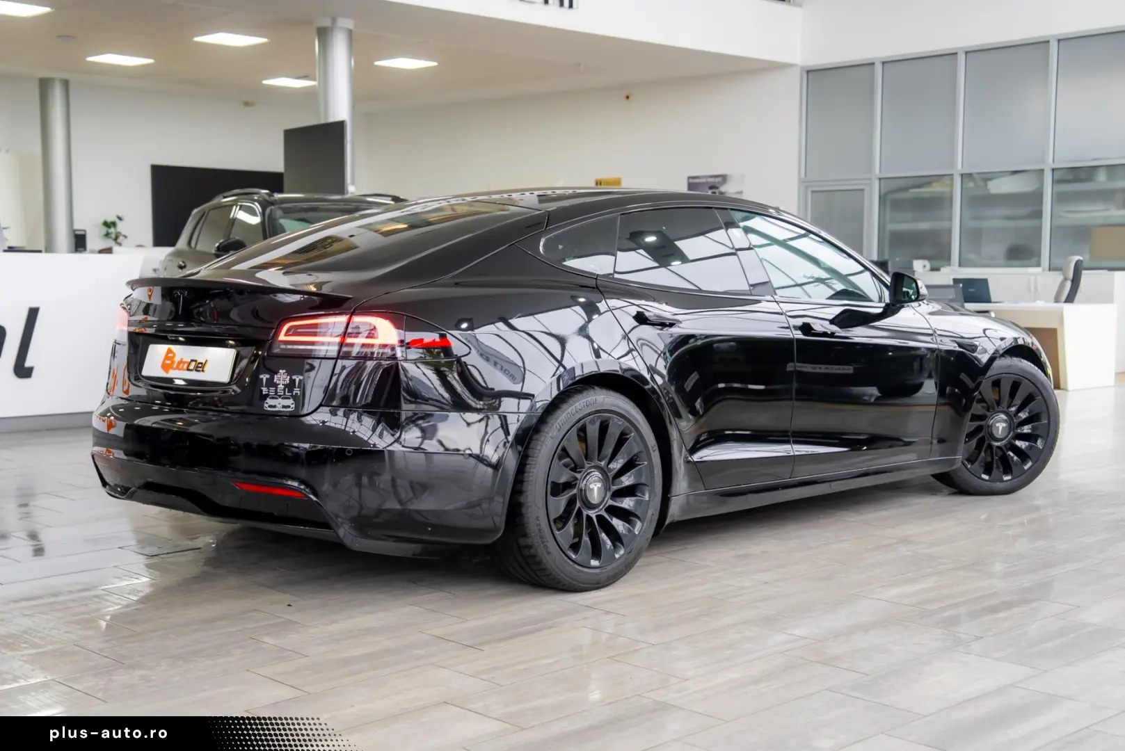 Tesla Model S PLAID