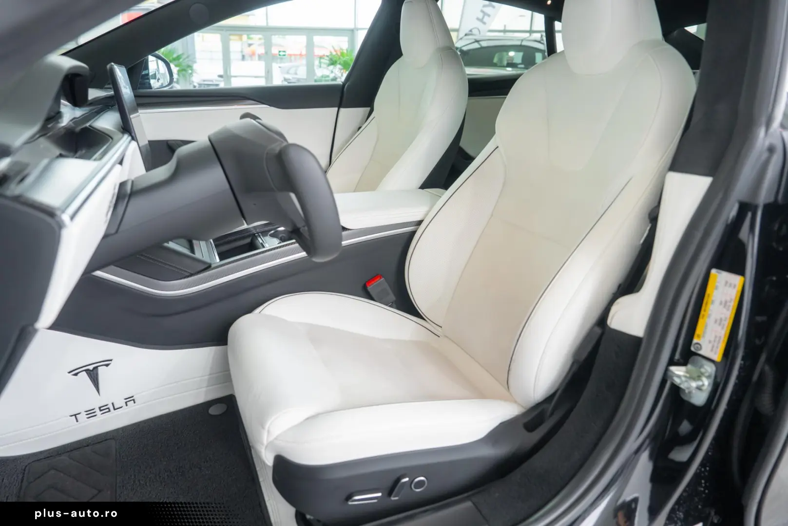 Tesla Model S PLAID