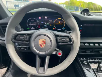 PORSCHE Targa 4 GTS T-Hybrid Sport Chrono BOSE PASM PDK