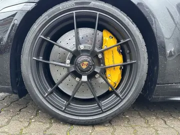PORSCHE 911 992 Targa 4 GTS Burmester