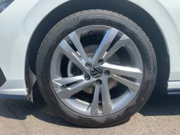 VW Golf R-Line 1.5 eTSI ACC LED NAVI PDC VIRT SHZ