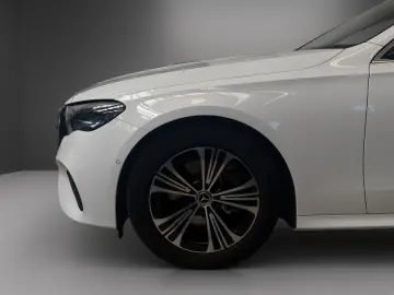 MERCEDES-BENZ E 220 d Avantgarde-Advanced Superscreen AHK