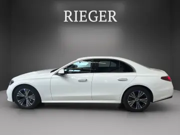 MERCEDES-BENZ E 220 d Avantgarde-Advanced Superscreen AHK