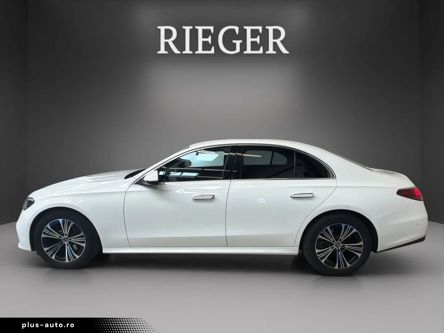 MERCEDES-BENZ E 220 d Avantgarde-Advanced Superscreen AHK