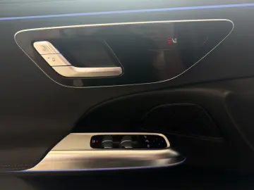 MERCEDES-BENZ E 220 d Avantgarde-Advanced Superscreen AHK