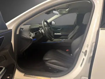 MERCEDES-BENZ E 220 d Avantgarde-Advanced Superscreen AHK
