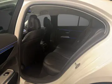 MERCEDES-BENZ E 220 d Avantgarde-Advanced Superscreen AHK