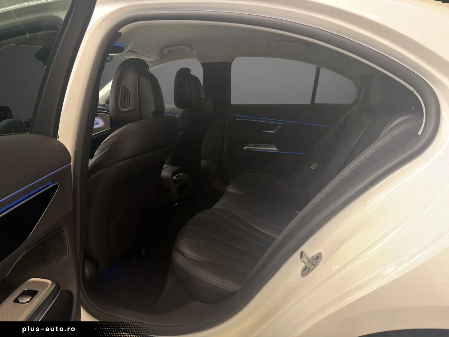 MERCEDES-BENZ E 220 d Avantgarde-Advanced Superscreen AHK