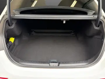MERCEDES-BENZ E 220 d Avantgarde-Advanced Superscreen AHK