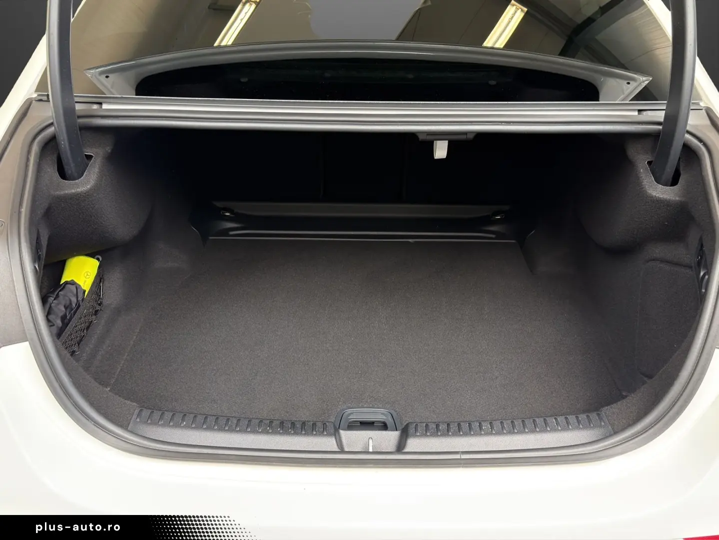 MERCEDES-BENZ E 220 d Avantgarde-Advanced Superscreen AHK