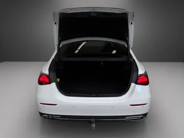 MERCEDES-BENZ E 220 d Avantgarde-Advanced Superscreen AHK