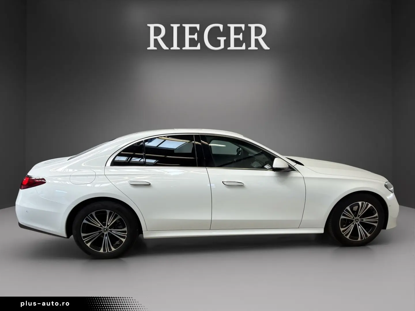 MERCEDES-BENZ E 220 d Avantgarde-Advanced Superscreen AHK