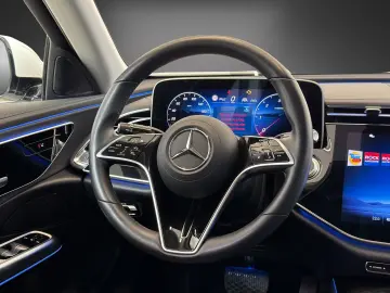 MERCEDES-BENZ E 220 d Avantgarde-Advanced Superscreen AHK