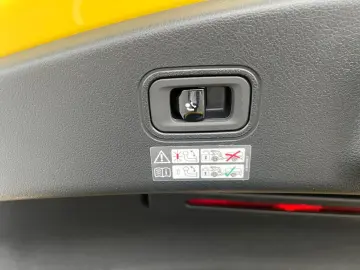 MERCEDES-BENZ CLE 300 e AMG Night Pano AHK Distronic…