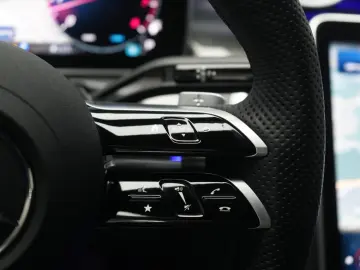 MERCEDES-BENZ CLE 300 4Matic AMG Line Leder Distroni…