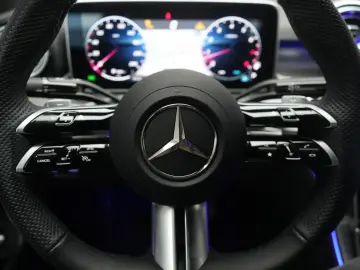 MERCEDES-BENZ CLE 300 4Matic AMG Line Leder Distroni…