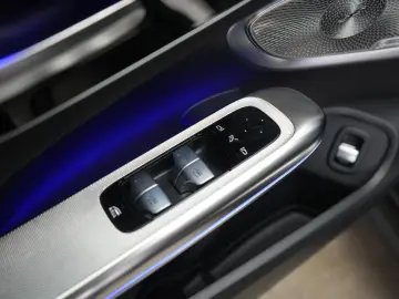 MERCEDES-BENZ CLE 300 4Matic AMG Line Leder Distroni…