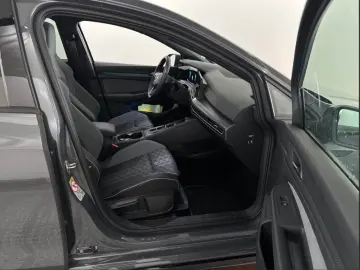 VW Golf VIII Lim. R-Line eTSI OPF Kam 18  IQ Matrix