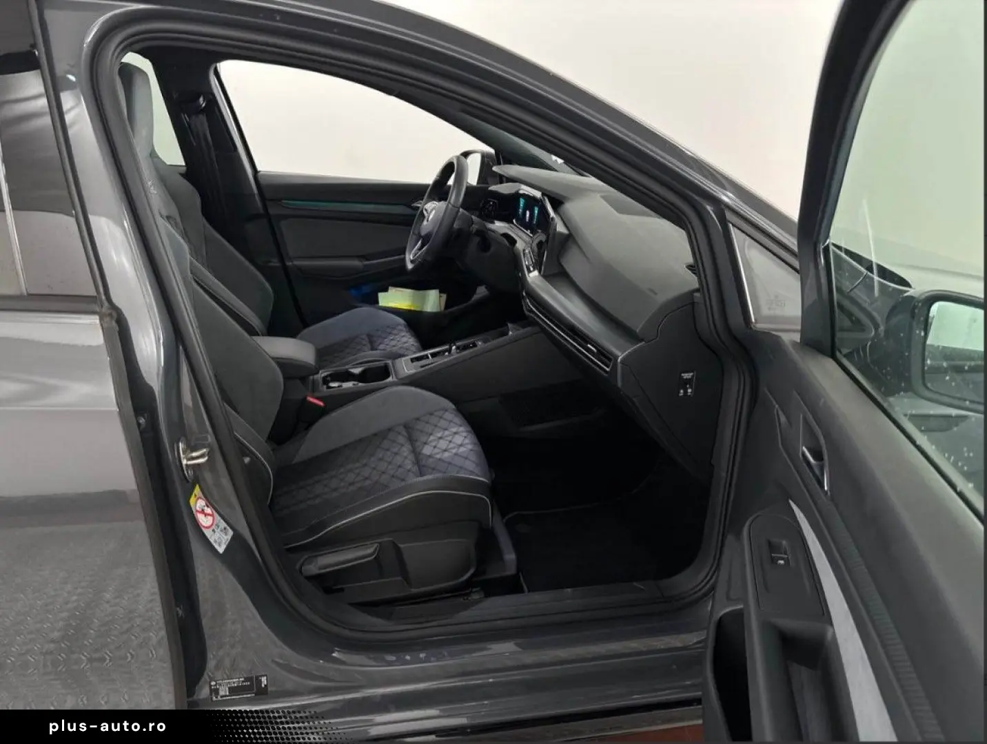VW Golf VIII Lim. R-Line eTSI OPF Kam 18  IQ Matrix