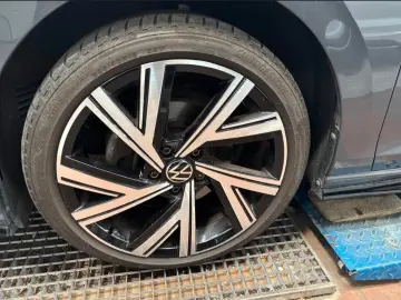 VW Golf VIII Lim. R-Line eTSI OPF Kam 18  IQ Matrix
