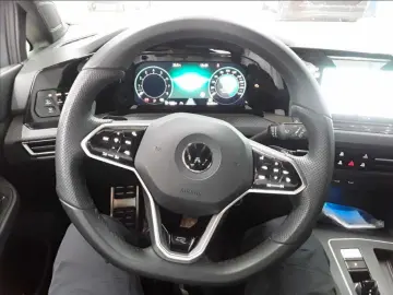 VW Golf VIII Lim. R-Line eTSI OPF Kam 18  IQ Matrix