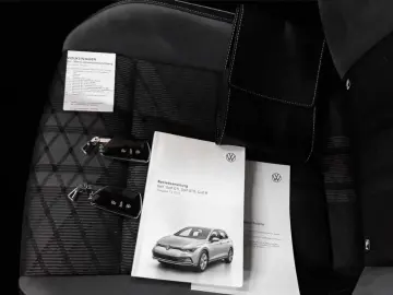 VW Golf VIII Lim. R-Line eTSI OPF Kam 18  IQ Matrix