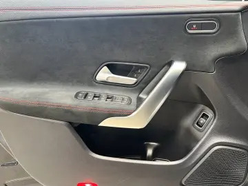 MERCEDES-BENZ CLA 250 e AMG Advanced Multibeam DAB LRH Distr