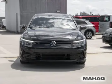 VW Golf VIII R-Line 1.5 eTSI ACC LED Navi ParkPilot