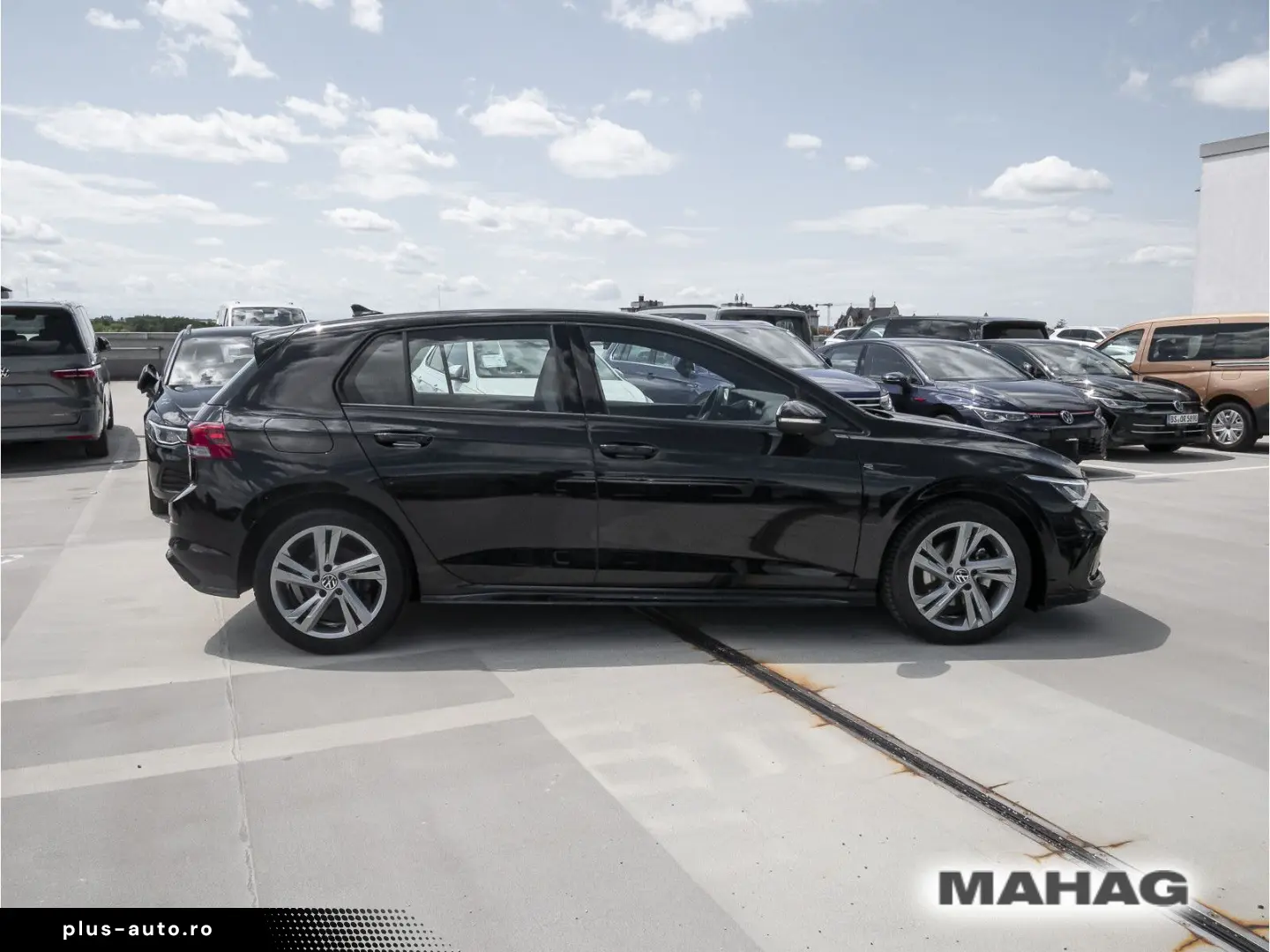 VW Golf VIII R-Line 1.5 eTSI ACC LED Navi ParkPilot
