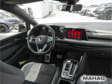 VW Golf VIII R-Line 1.5 eTSI ACC LED Navi ParkPilot